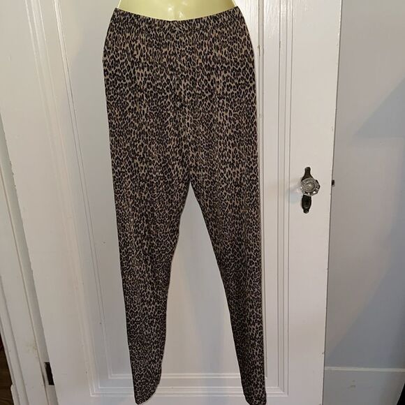 Private Edition by Chico’s leopard print casual or relaxation pants - Picture 4 of 7
